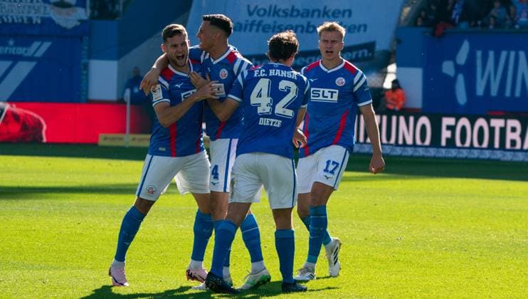 27 9 2025, Soccer, GER, Men, 3 Liga, DFL, Matchday 8, Season 2025 26, FC Hansa Rostock TSV Havelse, Goalscorer Kenan Fatkic FC Hansa Rostock, left to right celebrates his goal with Marco Schuster FC Hansa Rostock, left, Benno Dietze FC Hansa Rostock, 2 to right and Florian Carstens FC Hansa Rostock, right his goal to 1 1 Rostock Ostseestadion Mecklenburg Vorpommern Germany