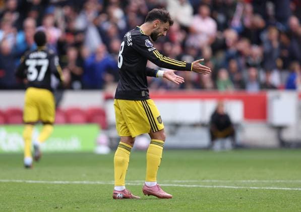 London, England, 27th September 2025. Bruno Fernandes of Manchester United, ManU reacts after he takes a penalty but fails to score during the Brentford vs Manchester United Premier League match at Gtech Community Stadium, London. Picture credit should read: Paul Terry Sportimage EDITORIAL USE ONLY. No use with unauthorised audio, video, data, fixture lists, club league logos or live services. Online in-match use limited to 120 images, no video emulation. No use in betting, games or single club league player publications. SPI_037_PT_Brentford_Man_Utd SPI-4167-0037