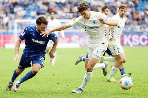 27 09 2025, xrekx, Soccer 2 Bundesliga, Karlsruher SC 1 FC Magdeburg v l Lilian Egloff Karlsruher SC Max Geschwill 1 FC Magdeburg Foul play DFL DFB REGULATIONS PROHIBIT ANY USE OF PHOTOGRAPHS as IMAGE SEQUENCES and or QUASI VIDEO Karlsruhe
