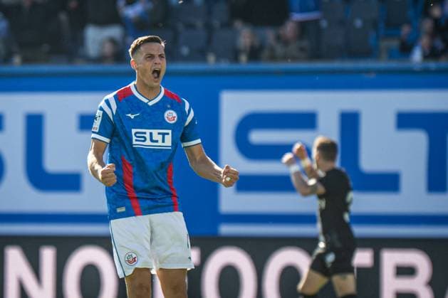 Rostock, Germany 27 September 2025 3 Liga 2025 2026 FC Hansa Rostock vs TSV Havelse In the picture Kenan Fatkic Hansa Rostock cheers after his goal to 1 1 DFB regulations prohibit any use of photographs as image sequences and or quasi video Copyright: xFotostandx xVoelkerx