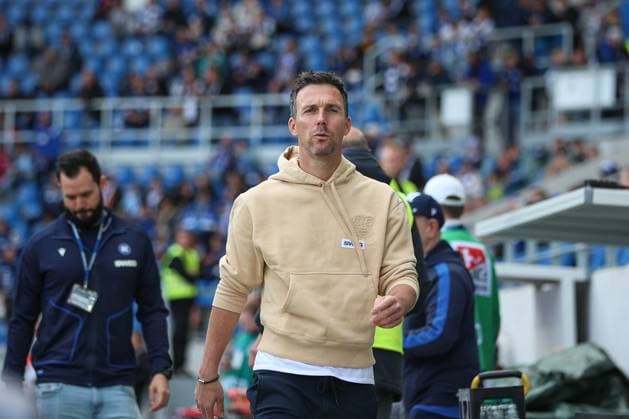 Before the match Christian Eichner Karlsruher SC, Head Coach , GER, Karlsruher SC vs 1 FC Magdeburg, 2 Bundesliga, Matchday 7, 2025 2026, 27 09 2025, DFL REGULATIONS PROHIBIT ANY USE OF PHOTOGRAPHS AS IMAGE SEQUENCES AND OR QUASI VIDEO, GER, Karlsruher SC vs 1 FC Magdeburg, 2 Bundesliga, Matchday 7, 2025 2026, 27 09 2025 Karlsruhe Copyright: xEibner-Pressefoto JanxPrihodax EP_JPA