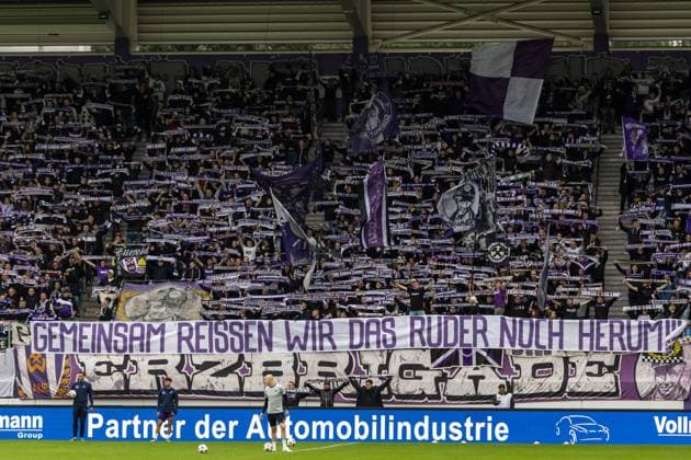 GER, 3 Liga, FC Erzgebirge Aue TSV 1860 München ^27 09 2025, eins Erzgebirgsstation, Aue, GER, 3 Liga, FC Erzgebirge Aue TSV 1860 München Fanblock FC Erzgebirge Aue mit Banner Â Foto Alexander Trienitz nordphoto GmbH nordphotoxGmbHx xTrienitz nph00051