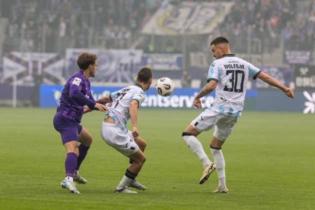GER, 3 Liga, FC Erzgebirge Aue TSV 1860 München 27 09 2025, one Erzgebirge station, Aue, GER, 3 Liga, FC Erzgebirge Aue TSV 1860 München Tim Kloss TSV 1860 München 30 , Marlon Frey TSV 1860 München 27 Â Photo Alexander Trienitz nordphoto GmbH nordphotoxGmbHx xTrienitz nph00051