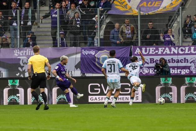 GER, 3 Liga, FC Erzgebirge Aue TSV 1860 München 27 09 2025, one Erzgebirge station, Aue, GER, 3 Liga, FC Erzgebirge Aue TSV 1860 München Marvin Stefaniak FC Erzgebirge Aue 34 at 1 0 Â Photo Alexander Trienitz nordphoto GmbH nordphotoxGmbHx xTrienitz nph00051