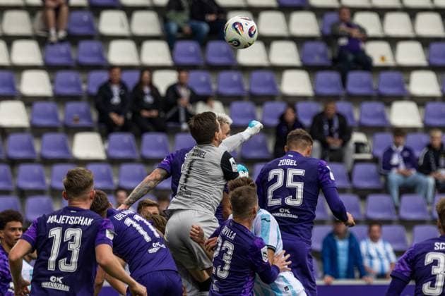 GER, 3 Liga, FC Erzgebirge Aue TSV 1860 Munich 27 09 2025, one Erzgebirge station, Aue, GER, 3 Liga, FC Erzgebirge Aue TSV 1860 Munich Martin Männel FC Erzgebirge Aue 1 Â Photo Alexander Trienitz nordphoto GmbH nordphotoxGmbHx xTrienitz nph00051
