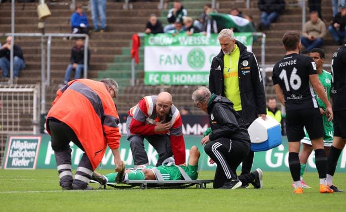 27 09 2025, Football, Men, Regionalliga Südwest, Season 2025 2026, FC 08 Homburg SG Sonnenhof Großaspach, Manuel Kober FC 08 Homburg has to be stretchered off the pitch injured Homburg Waldstadion Saarland Germany EN Copyright: xFabianxKleerx