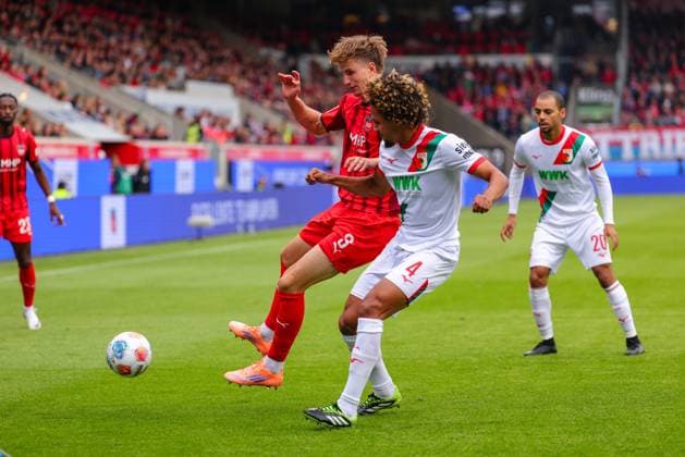 Jan Schöppner 3, 1 FC Heidenheim and Han Noah Massengo 4, FC Augsburg at the match between 1 FC Heidenheim v FC Augsburg, Football, Men, Bundesliga, 2025 2026, Matchday 5 on 27 09 2025 in Heidenheim an der Brenz, Voith Arena DFL and DFB regulations prohibit any use of photographs as image sequences and or quasi video Baden Württemberg Germany