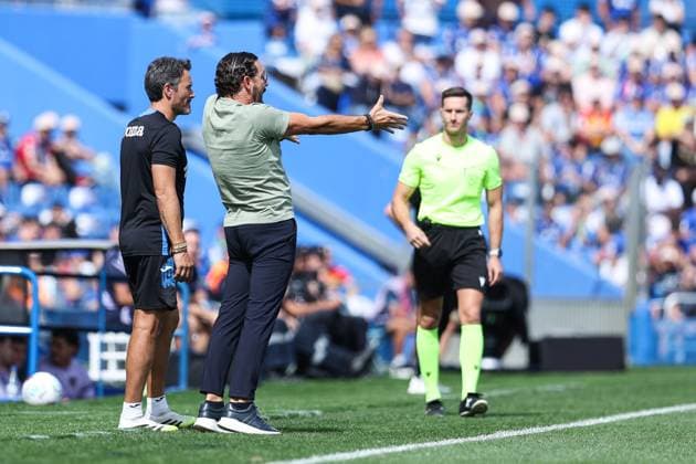 September 27, 2025, Getafe, Madrid, Spain: Jose Bordalas, head coach of Getafe CF, gestures during the Spanish League, LaLiga EA Sports, football match played between Getafe CF and Levante UD at Coliseum stadium on September 27, 2025, in Getafe, Madrid, Spain. Getafe Spain - ZUMAa181 20250927_zaa_a181_077 Copyright: xIrinaxR.xHipolitox