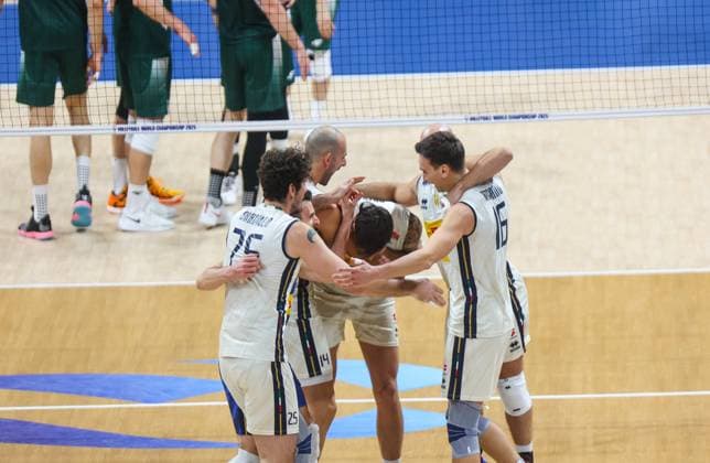2025.09.27 Pasay City Manila siatkowka mezczyn Mistrzostwa Swiata FIVB 2025 Polska - Wlochy N z FIVB Men s World Championship, WM, Weltmeisterschaft 2025 Poland - Italy semi finals polfinal Wilredo Leon Bartosz Kurek radosc zwyciestwo winner win kibice Nicola Grbic doping Kamil Semeniuk Marcin Komenda Jakub Kochanowski Norbert Huber Bartosz Kurek Wilfredo Leon Jakub Popiwczak Foto Szymon Gorski 2025.09.27 Pasay City Manila volleyball men FIVB Men s World Championship 2025 Polska - Wlochy FIVB Men s World Championship 2025 Poland - Italy semi finals polfinal Wilredo Leon Bartosz Kurek radosc zwyciestwo winner win kibice Nicola Grbic doping Kamil Semeniuk Marcin Komenda Jakub Kochanowski Norbert Huber Bartosz Kurek Wilfredo Leon Jakub Popiwczak Credit: Szymon Gorski NEWSPIX.PL --- newspix.pl 