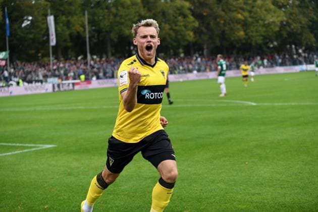 -1.FC 1905 Schweinfurt vs. Alemannia Aachen, Sachs-Stadion Football, 3. Liga -1.FC 1905 Schweinfurt vs. Alemannia Aachen 27 Sep 2025 Sachs-Stadion , Schweinfurt, Germany Image: Marc Schroers (Alemannia Aachen) celebrating his goal to the 1:2. DFL REGULATIONS PROHIBIT ANY USE OF PHOTOGRAPHS AS IMAGE SEQUENCES AND OR QUASI-VIDEO Schweinfurt Sachs-Stadion Bayern Germany Copyright: xPresseFotoxEvansx