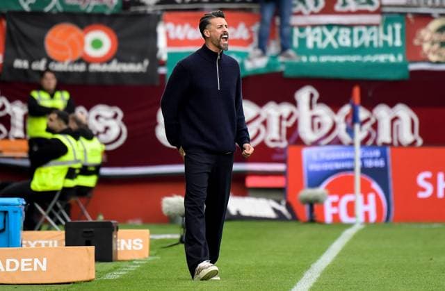 27 09 2025, xemx, Soccer 1 Bundesliga, 1 FC Heidenheim FC Augsburg v l Head Coach Sandro Wagner FC Augsburg DFL DFB REGULATIONS PROHIBIT ANY USE OF PHOTOGRAPHS as IMAGE SEQUENCES and or QUASI VIDEO Heidenheim