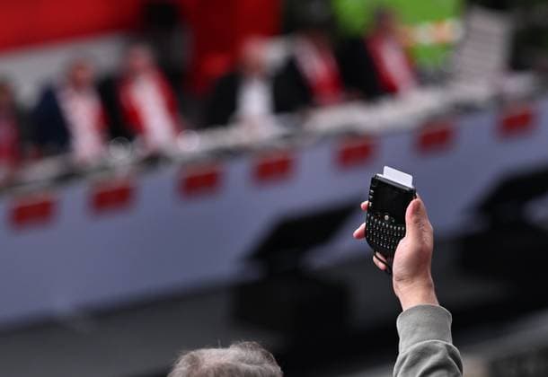 27 09 2025 , xophax, Fußball 1 Bundesliga, 1 FC Koeln Mitgliederversammlung , Präsidentenwahl Rhein Energie Stadion Jahreshauptversammlung am Samstag den 27 09 2025 1 FC Köln Abstimmung , Digitales Abstimmungsgerät , Stimmrecht DFL DFB REGULATIONS PROHIBIT ANY USE OF PHOTOGRAPHS as IMAGE SEQUENCES and or QUASI VIDEO Koeln