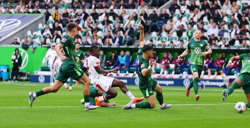 Wolfsburg RB Leipzig Bundesliga Wolfsburg, 27 09 2025, Volkswagen Arena, Bundesliga, Matchday 5 , VFL WOLFSBURG vs RB LEIPZIG , Goal for RB Leipzig to 0 1 In the picture goal scorer Johan Bakayoko mi , 9, RB Leipzig pulls away and scores to 0 1 , Picture Point