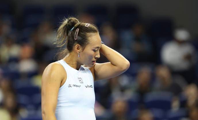 (250927) -- BEIJING, Sept. 27, 2025 -- Zheng Qinwen reacts during the women s singles second round match between Zheng Qinwen of China and Emiliana Arango of Colombia at 2025 China Open tennis tournament in Beijing, China, Sept. 27, 2025. ) (SP)CHINA-BEIJING-TENNIS-CHINA OPEN-WOMEN S SINGLES-SECOND ROUND (CN) Baixxuefei 
