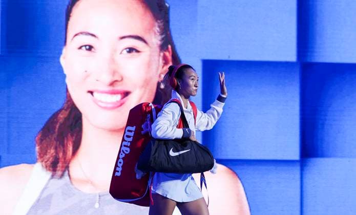 (250927) -- BEIJING, Sept. 27, 2025 -- Zheng Qinwen waves to spectators before the women s singles second round match between Zheng Qinwen of China and Emiliana Arango of Colombia at 2025 China Open tennis tournament in Beijing, China, Sept. 27, 2025. ) (SP)CHINA-BEIJING-TENNIS-CHINA OPEN-WOMEN S SINGLES-SECOND ROUND (CN) Baixxuefei 