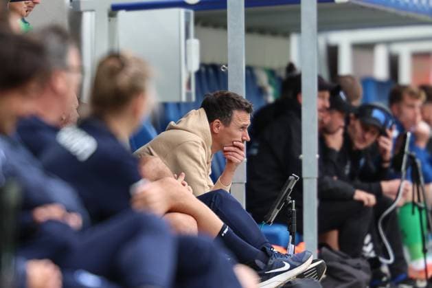 Christian Eichner Karlsruher SC, Head Coach on the reserve bench, GER, Karlsruher SC vs 1 FC Magdeburg, 2 Bundesliga, Matchday 7, 2025 2026, 27 09 2025, DFL REGULATIONS PROHIBIT ANY USE OF PHOTOGRAPHS AS IMAGE SEQUENCES AND OR QUASI VIDEO, GER, Karlsruher SC vs 1 FC Magdeburg, 2 Bundesliga, Matchday 7, 2025 2026, 27 09 2025 Karlsruhe Copyright: xEibner-Pressefoto JanxPrihodax EP_JPA