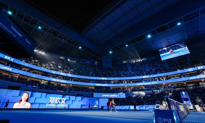 (250927) -- BEIJING, Sept. 27, 2025 -- Zheng Qinwen enters the court before the women s singles second round match between Zheng Qinwen of China and Emiliana Arango of Colombia at 2025 China Open tennis tournament in Beijing, China, Sept. 27, 2025. ) (SP)CHINA-BEIJING-TENNIS-CHINA OPEN-WOMEN S SINGLES-SECOND ROUND (CN) Baixxuefei 