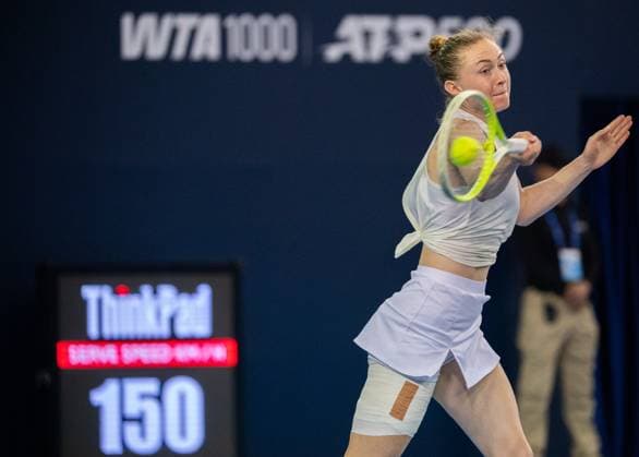 (250927) -- BEIJING, Sept. 27, 2025 -- Aliaksandra Sasnovich hits a return during the women s singles second round match between Osaka Naomi of Japan and Aliaksandra Sasnovich of Belarus at 2025 China Open tennis tournament in Beijing, China, Sept. 27, 2025. ) (SP)CHINA-BEIJING-TENNIS-CHINA OPEN-WOMEN S SINGLES-SECOND ROUND (CN) HuxJingwen 
