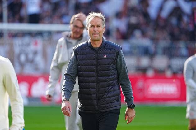 Kasper Hjulmand Bayer 04 Leverkusen, Coach GER, FC St Pauli vs Bayer 04 Leverkusen, Football, 1 Bundesliga, Matchday 5, Season 2025 2026, 27 09 2025 DFL REGULATIONS PROHIBIT ANY USE OF PHOTOGRAPHS AS IMAGE SEQUENCES AND OR QUASI VIDEO GER, FC St Pauli vs Bayer 04 Leverkusen, Football, 1 Bundesliga, Matchday 5, Season 2025 2026, 27 09 2025 Hamburg Copyright: xEibner-Pressefoto MarcelxvonxFehrnx EP_MFN
