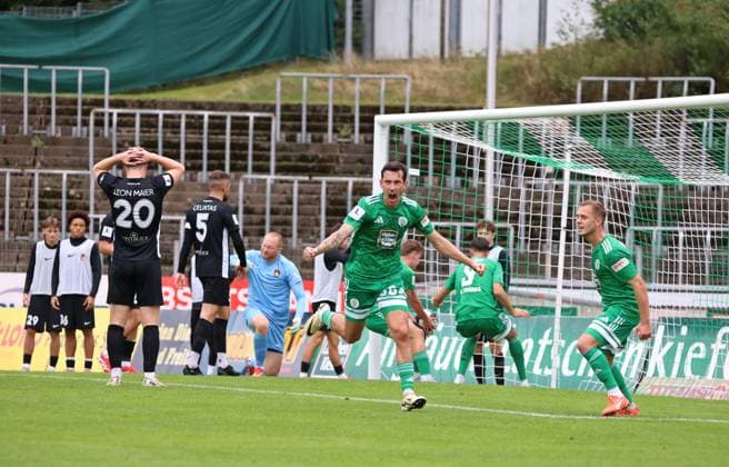 27 09 2025, Football, Men, Regionalliga Südwest, Season 2025 2026, FC 08 Homburg SG Sonnenhof Großaspach, Philipp Steinhart FC 08 Homburg celebrates his goal for 1 1 Homburg Waldstadion Saarland Germany EN Copyright: xFabianxKleerx