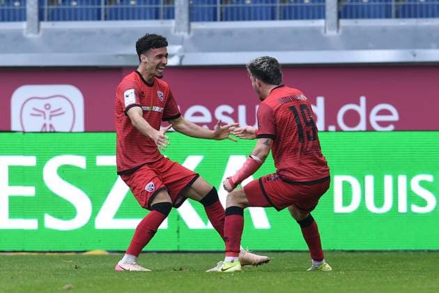 Soccer 3 Liga 8 Matchday MSV Duisburg FC Ingolstadt 04 on 27 09 2025 at Schauinsland Reisen Arena in Duisburg Goal celebration to 0 1 by Davide Sekulovic Ingolstadt DFB regulations prohibit any use of photographs as image sequences and or quasi video xRx
