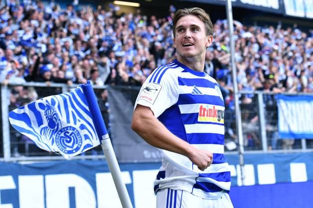 Soccer 3 Liga 8 Matchday MSV Duisburg FC Ingolstadt 04 on 27 09 2025 at Schauinsland Reisen Arena in Duisburg Goal celebration to 1 1 by Patrick Sussek Duisburg DFB regulations prohibit any use of photographs as image sequences and or quasi video xRx