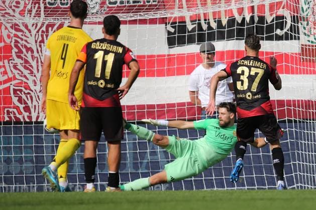 27 09 2025, xmohx, Soccer 3 Liga, SV Wehen Wiesbaden 1 FC Saarbrücken v l Phillip Menzel 1 FC Saarbruecken saves Lukas Schleimers penalty SV Wehen Wiesbaden DFL DFB REGULATIONS PROHIBIT ANY USE OF PHOTOGRAPHS as IMAGE SEQUENCES and or QUASI VIDEO Wiesbaden