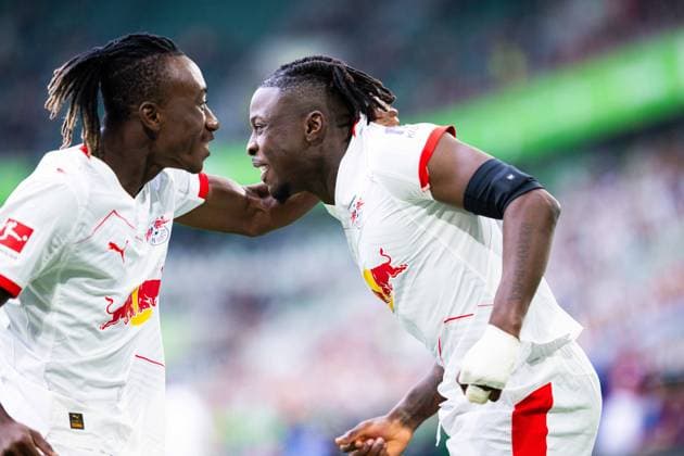 27 09 2025 Football, 2025 2026, 1 Bundesliga, Matchday 5, VfL Wolfsburg RB Leipzig R Johan Bakayoko Leipzig celebrates after his goal to 0 1 with L Yan Diomande Leipzig DFL REGULATIONS PROHIBIT ANY USE OF PHOTOGRAPHS AS IMAGE SEQUENCES AND OR QUASI VIDEO