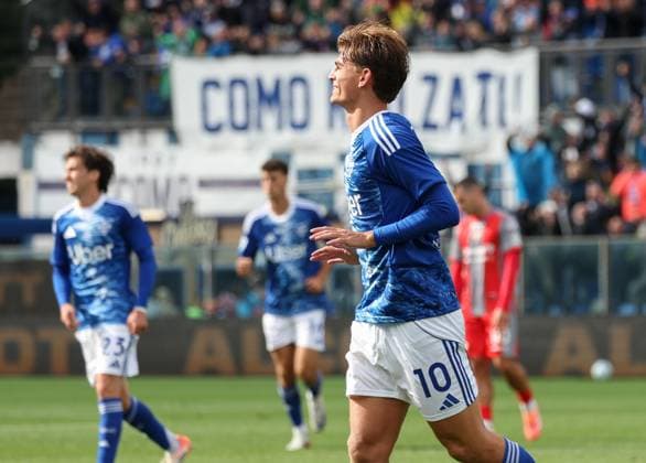 September 27, 2025, Como: Como 1907 s mildfielder Nico Paz jubilates after scoring goal during the Italian Serie A soccer match Como 1907 vs US Cremonese at Giuseppe Sinigaglia stadium in Como, Italy, 27 September 2025, Italy, ANSA ROBERTO BREGANI. Serie A: Como 1907 - US Cremonese  - ZUMAa110 20250927_zaf_a110_024 Copyright: xRobertoxBreganix