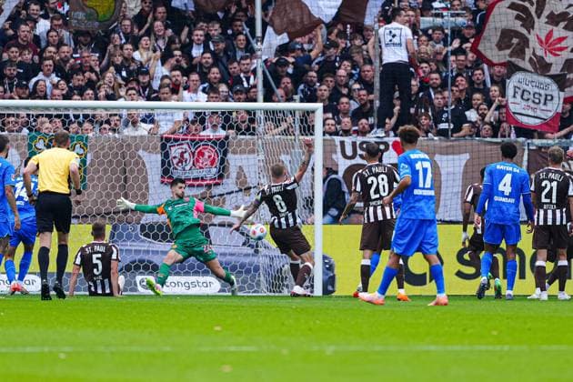 Goal to 0 1 Edmond Tapsoba Bayer 04 Leverkusen, 12 GER, FC St Pauli vs Bayer 04 Leverkusen, Football, 1 Bundesliga, Matchday 5, Season 2025 2026, 27 09 2025 DFL REGULATIONS PROHIBIT ANY USE OF PHOTOGRAPHS AS IMAGE SEQUENCES AND OR QUASI VIDEO GER, FC St Pauli vs Bayer 04 Leverkusen, Football, 1 Bundesliga, Matchday 5, Season 2025 2026, 27 09 2025 Hamburg Copyright: xEibner-Pressefoto MarcelxvonxFehrnx EP_MFN