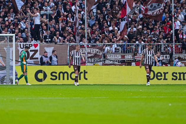 Disappointment FC St Pauli after goal to 0 1 Edmond Tapsoba Bayer 04 Leverkusen, 12 GER, FC St Pauli vs Bayer 04 Leverkusen, Soccer, 1 Bundesliga, Matchday 5, Season 2025 2026, 27 09 2025 DFL REGULATES PROHIBIT ANY USE OF PHOTOGRAPHS AS IMAGE SEQUENCES AND OR QUASI VIDEO GER, FC St Pauli vs Bayer 04 Leverkusen, Football, 1 Bundesliga, Matchday 5, Season 2025 2026, 27 09 2025 Hamburg Copyright: xEibner-Pressefoto MarcelxvonxFehrnx EP_MFN