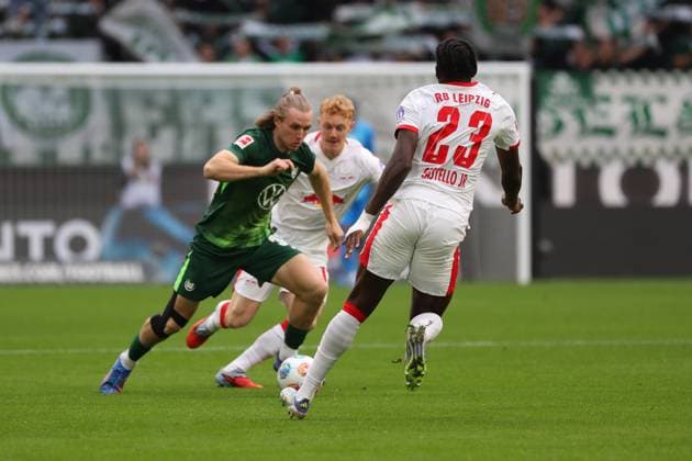 VfL vs Leipzig, 1 BL Wolfsburg, 27 09 2025, FOOTBALL VfL Wolfsburg vs RB Leipzig, 1 BL, Season 2025 26 Patrick Wimmer VfL Wolfsburg , Nicolas Seiwald RB Leipzig Wolfsburg
