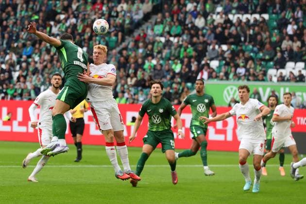 VfL vs Leipzig, 1 BL Wolfsburg, 27 09 2025, FOOTBALL VfL Wolfsburg vs RB Leipzig, 1 BL, Season 2025 26 Konstantinos Koulierakis VfL Wolfsburg , Nicolas Seiwald RB Leipzig Wolfsburg