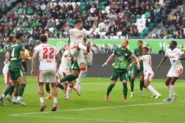 VfL vs Leipzig, 1 BL Wolfsburg, 27 09 2025, FOOTBALL VfL Wolfsburg vs RB Leipzig, 1 BL, Season 2025 26 David Raum RB Leipzig , Romulo Cardoso RB Leipzig , Maximilian Arnold VfL Wolfsburg Wolfsburg