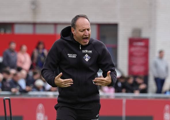 27 09 2025 Soccer Season 2025 2026 Regionalliga Bayern 11 Matchday 1 FC Nürnberg FCN II Club FV Illertissen DaMa xdaxmax Holger Bachthaler Coach FV Illertissen indicates gestures directs gives instructions