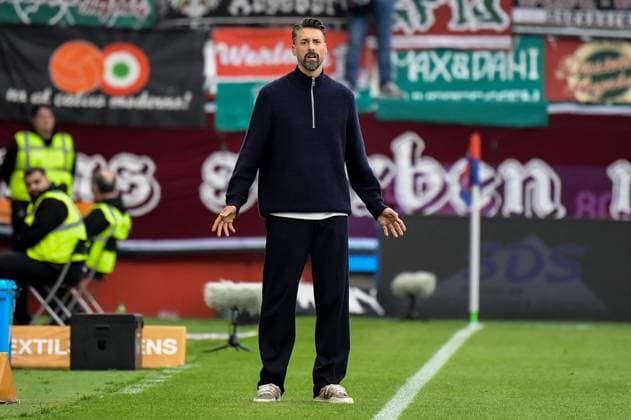 27 09 2025, xemx, Soccer 1 Bundesliga, 1 FC Heidenheim FC Augsburg v l Head Coach Sandro Wagner FC Augsburg DFL DFB REGULATIONS PROHIBIT ANY USE OF PHOTOGRAPHS as IMAGE SEQUENCES and or QUASI VIDEO Heidenheim