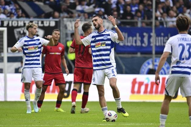 3 Liga MSV Duisburg FC Ingolstadt FOR EDITORIAL PURPOSES ONLY p Soccer 3 Liga MSV Duisburg FC Ingolstadt on 27 09 25 at the Schauinsland Reisen Arena in Duisburg Rasim Bulic Duisburg Duisburg Duisburg Copyright JakobxKlos Copyright: JakobxKlos doc82kozbb55op19qosg1mq ,EDITORIAL USE ONLY Copyright: JakobxKlos