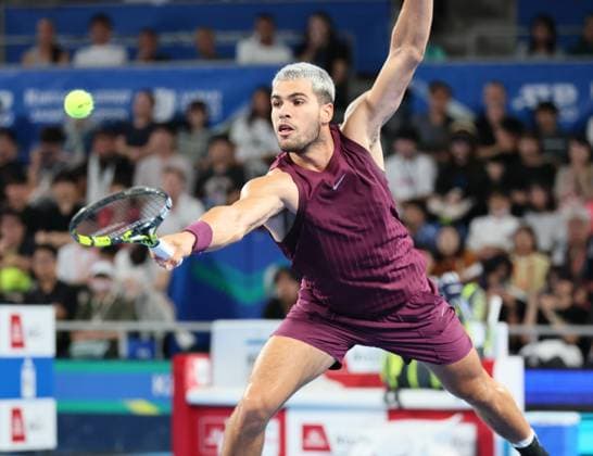 September 27, 2025, Tokyo, Japan - Carlos Alcaraz of Spain returns the ball against Zizou Berga of Belgium during a second round match of the Japan Open Tennis tournament in Tokyo on Saturday, September 27, 2025. Alcaraz defeated Bergs 6-4, 6-3. (photo by Yoshio Tsunoda AFLO) Noxthirdxpartyxsales  aflo_304949839