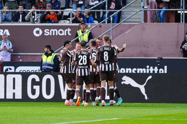 Goal celebration FC St Pauli after scoring 1 1 Hauke Wahl FC St Pauli, 05 GER, FC St Pauli vs Bayer 04 Leverkusen, Football, 1 Bundesliga, Matchday 5, Season 2025 2026, 27 09 2025 DFL REGULATIONS PROHIBIT ANY USE OF PHOTOGRAPHS AS IMAGE SEQUENCES AND OR QUASI VIDEO GER, FC St Pauli vs Bayer 04 Leverkusen, Football, 1 Bundesliga, Matchday 5, Season 2025 2026, 27 09 2025 Hamburg Copyright: xEibner-Pressefoto MarcelxvonxFehrnx EP_MFN