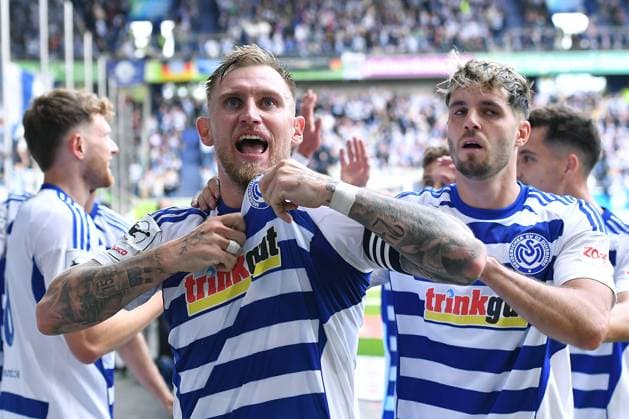 Soccer 3 Liga 8 Matchday MSV Duisburg FC Ingolstadt 04 on 27 09 2025 at Schauinsland Reisen Arena in Duisburg Goal celebration for 2 1 Alexander Hahn Duisburg DFB regulations prohibit any use of photographs as image sequences and or quasi video xRx