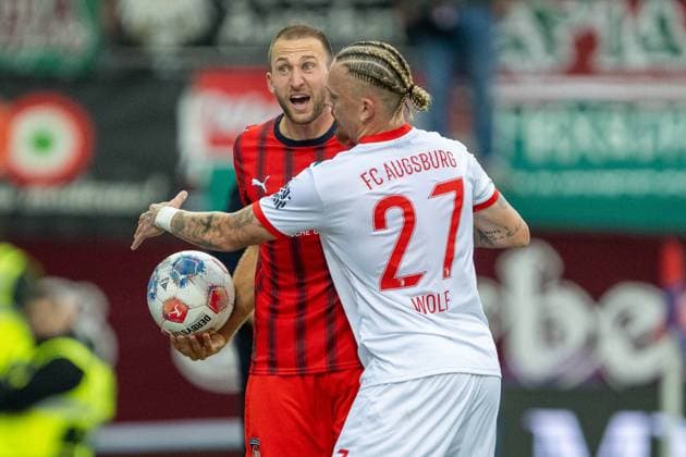 Jonas Foehrenbach FC Heidenheim, 19 , Marius Wolf FC Augsburg, 27 , GER, 1 FC Heidenheim vs FC Augsburg, Football, Bundesliga, Matchday 5, Season 2025 2026, 27 09 2025, DFL DFB REGULATES PROHIBIT ANY USE OF PHOTOGRAPHS AS IMAGE SEQUENCES AND OR QUASI VIDEO, GER, 1 FC Heidenheim vs FC Augsburg, Football, Bundesliga, Matchday 5, Season 2025 2026, 27 09 2025 Heidenheim Copyright: xEibner-Pressefotox EP_EER
