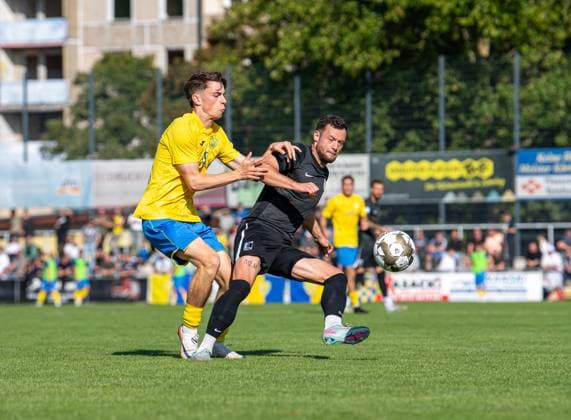 Soccer, Men, Season 2025 2026, Regionalliga Nordost 10 Matchday , FSV 63 Luckenwalde BSG Chemie Leipzig, f l Tim Maciejewski Luckenwalde , Janik Mäder Chemie Leipzig , 27 09 2025, Copyright: xSebastianxRäppold MatthiasxKochx