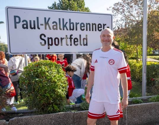 Soccer, Men, Season 2025 2026, NOFV Oberliga Nord, SV Sparta Lichtenberg, Naming ceremony, Fischerstraße sports facility becomes Paul Kalkbrenner sports field, Paul Kalkbrenner namesake of the Paul Kalkbrenner sports field , 27 09 2025, Copyright: xMatthiasxKochx