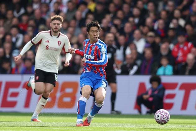 27th September 2025; Selhurst Park, Selhurst, London, England; Premier League Football, Crystal Palace versus Liverpool; Daichi Kamada of Crystal Palace passes  KatiexChan