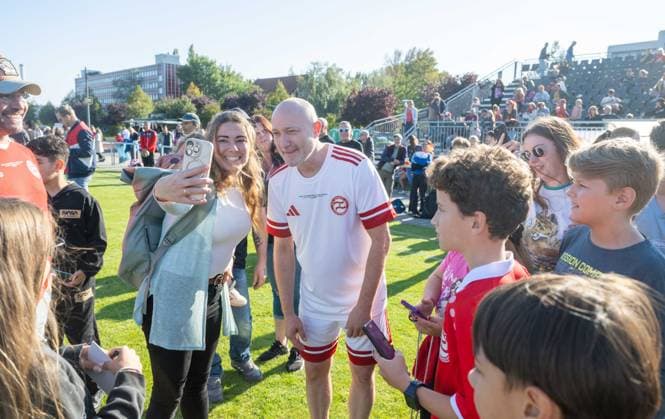 Soccer, Men, Season 2025 2026, NOFV Oberliga Nord, SV Sparta Lichtenberg, Naming ceremony, Fischerstraße sports facility becomes Paul Kalkbrenner sports field, Paul Kalkbrenner M , 27 09 2025, Copyright: xMatthiasxKochx