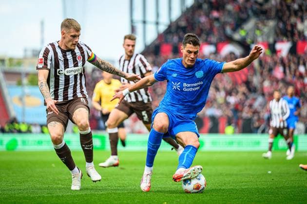 Soccer I Men I Season 2025 2026 I Bundesliga I 5 Matchday I FC St Pauli Bayer 04 Leverkusen I 27 09 2025 Eric Smith 8, FC St Pauli , Patrik Schick 14, Bayer 04 Leverkusen Hamburg Millerntor Stadion Hamburg Germany Copyright: xLobecax xHenningxRohlfsx