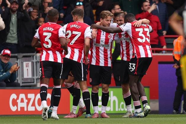 Brentford FC v Manchester United, ManU FC, Premier League Brentford FC players celebrate Brentford FC midfielder Mathias Jensen (8) goal 3-1 during the Brentford FC v Manchester United FC Premier League Match at the Gtech Community Stadium, London, England, United Kingdom on 27 September 2025 Credit: Sally Rawlins Every Second Media Editorial use only. All images are copyright Every Second Media Limited. No images may be reproduced without prior permission. All rights reserved. Premier League and Football League images are subject to licensing agreements with Football DataCo Limited. see https: www.football-dataco.com Copyright: xIMAGO EveryxSecondxMediax ESM-1597-0055 SallyxRawlinsx xEveryxSecondxMediax