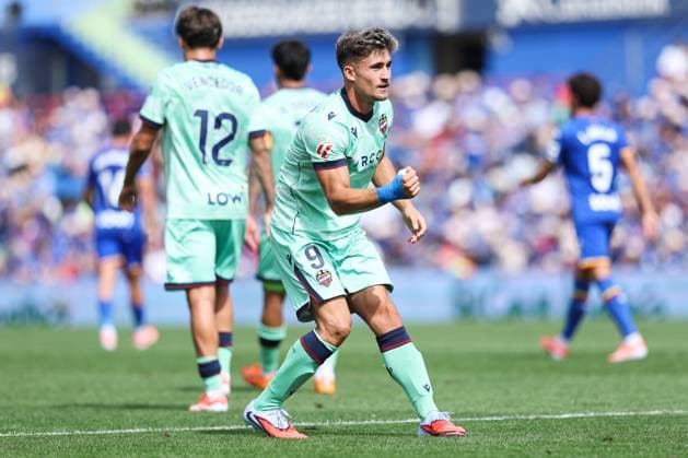 September 27, 2025, Getafe, Madrid, Spain: Ivan Romero of Levante UD celebrates a goal during the Spanish League, LaLiga EA Sports, football match played between Getafe CF and Levante UD at Coliseum stadium on September 27, 2025, in Getafe, Madrid, Spain. Getafe Spain - ZUMAa181 20250927_zaa_a181_090 Copyright: xIrinaxR.xHipolitox