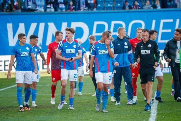 After the match in front from l Jan Mejdr Rostock , Ryan Naderi Rostock , Franz Pfanne Rostock , Co coach Marcus Rabenhorst Rostock are disappointed, angry, frustrated, pissed GER, FC Hansa Rostock vs TSV Havelse, Football, Men, 3 Liga, 08 Matchday, Season 2025 2026, 27 09 2025 Rostock Ostseestadion Mecklenburg Vorpommern Germany
