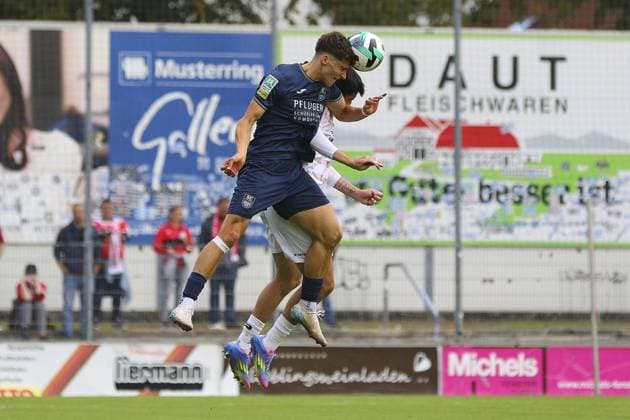 Regionalliga West SC Wiedenbrück Rot Weiß Oberhausen FOR EDITORIAL PURPOSES ONLY p Benjamin Friesen, Drew Murray SC Wiedenbrück RWO Venue Wiedenbrück, Jahnstadion Date 27 09 2025 Germany NRW Wiedenbrück Copyright MichaxKorb Copyright: MichaxKorb doc82kp8k9kn801fu04ejk9 ,EDITORIAL USE ONLY Copyright: MichaxKorb